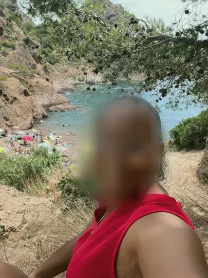 Anne, 33