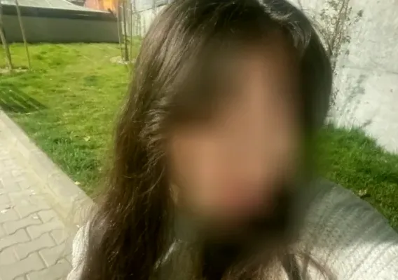Clara, 22
