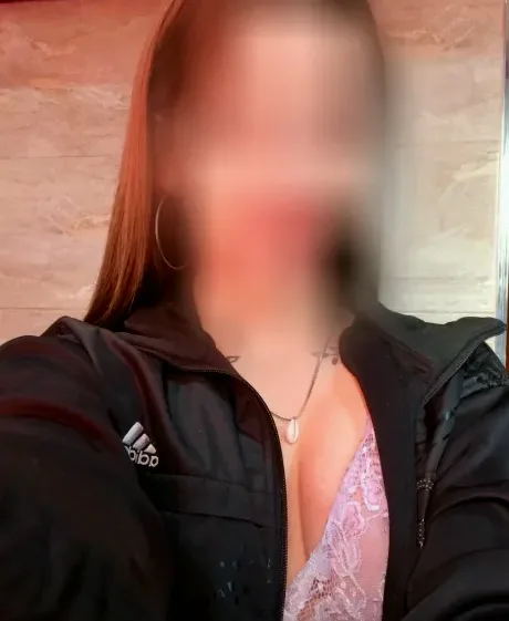 Kamilla, 27