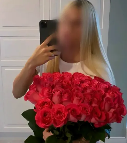 Sara, 35