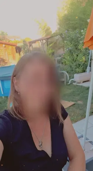 Tina, 37